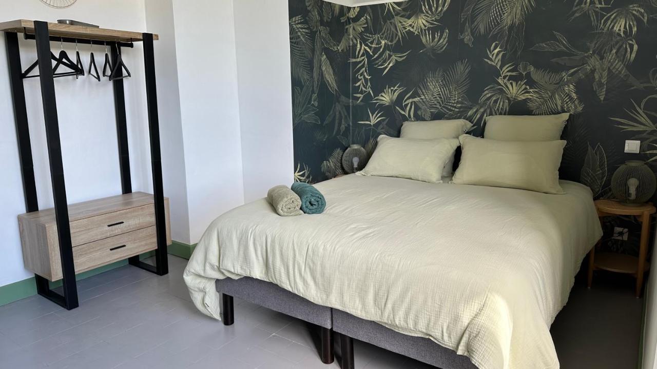 Chambre Tropicale Au Domaine De L'Aven Villeneuve-Minervois Luaran gambar